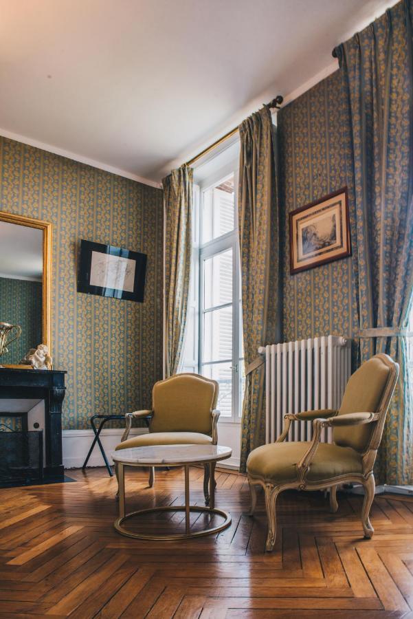 Chateau Du Landin Bed & Breakfast