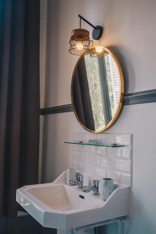 Chateau Du Landin Bed & Breakfast